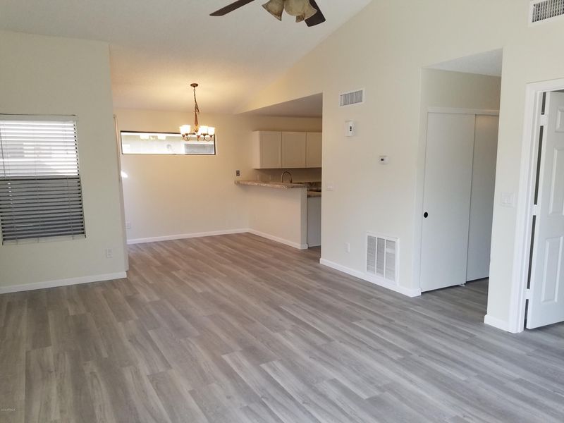 6403 W Lawrence Ln, Glendale, AZ 85302
