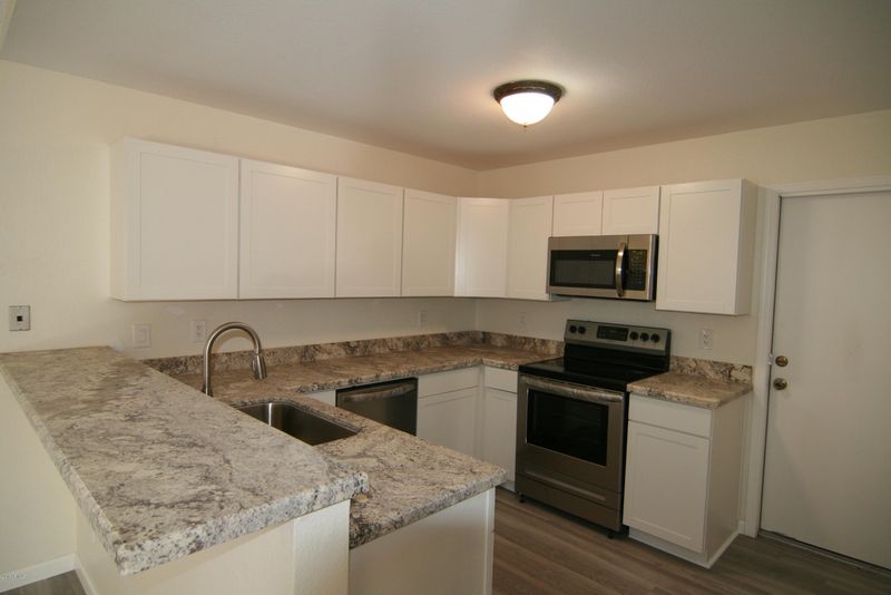 6403 W Lawrence Ln, Glendale, AZ 85302