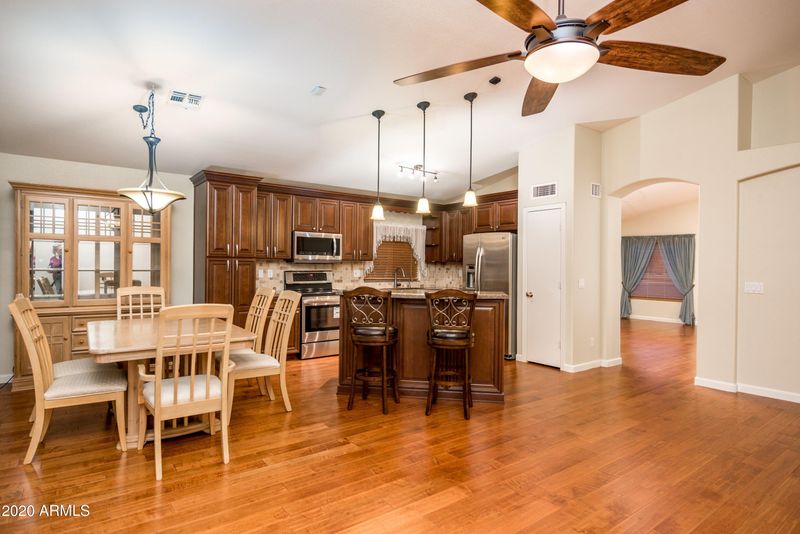 6404 W Briles Rd, Phoenix, AZ 85083
