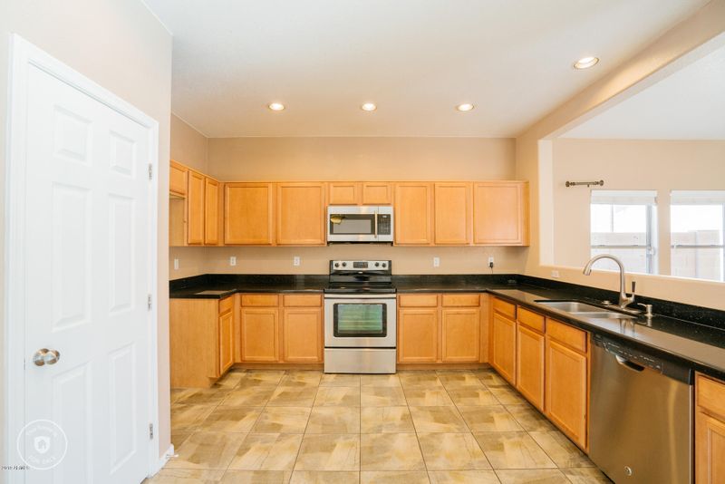 6406 W Orchid Ln, Glendale, AZ 85302