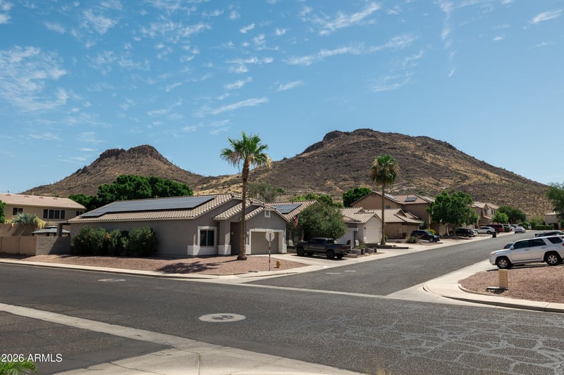 6407 W Saddlehorn Rd, Phoenix, AZ 85083