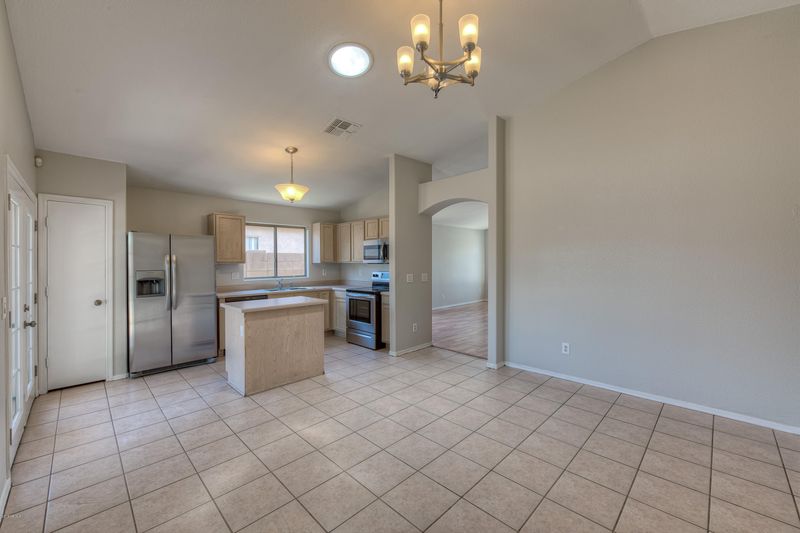 6408 W Cordes Rd, Phoenix, AZ 85043