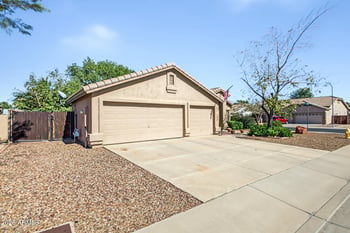 6409 N 84th Ln, Glendale, AZ 85305