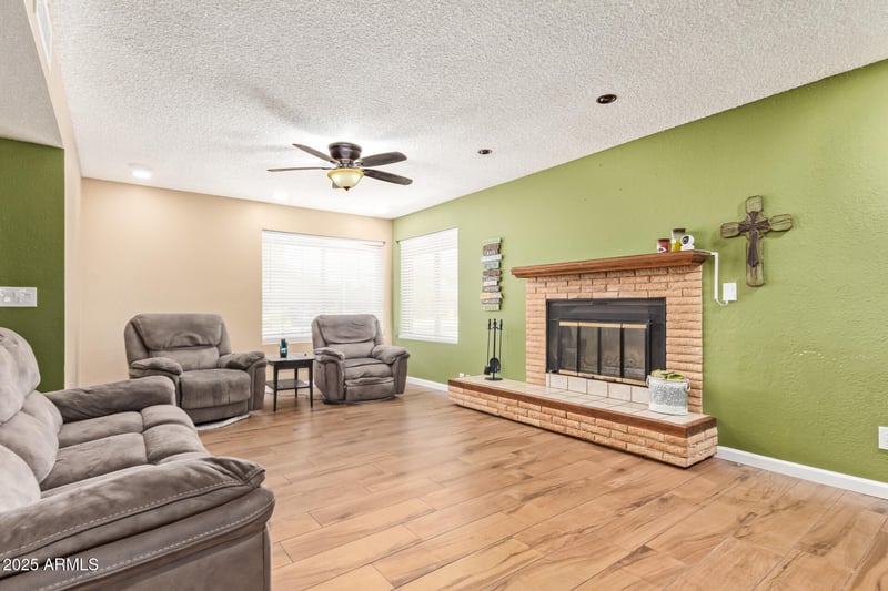 6409 Poinsettia Dr, Glendale, AZ 85304