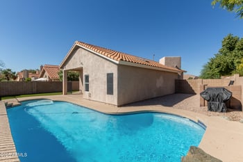 6409 Redmont Dr, Mesa, AZ 85215