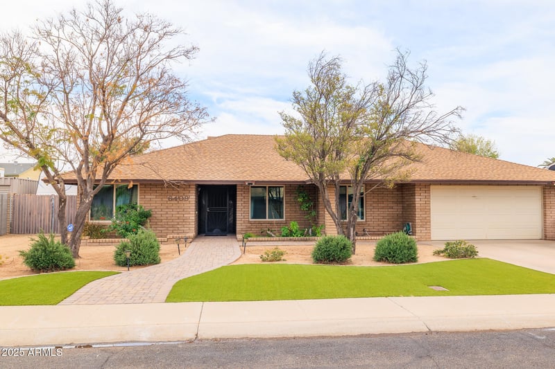 6409 Riviera Dr, Glendale, AZ 85304
