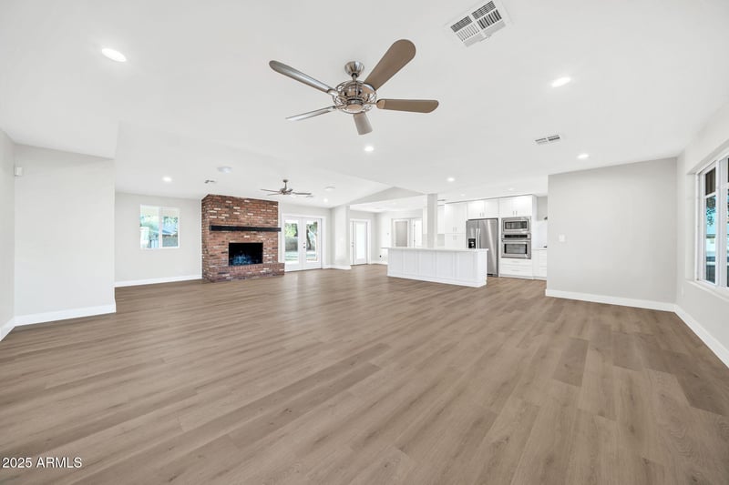 641 W Linger Ln, Phoenix, AZ 85021