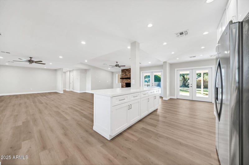 641 W Linger Ln, Phoenix, AZ 85021