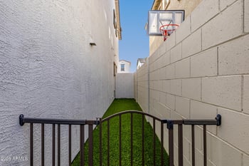 6413 17th St, Phoenix, AZ 85016