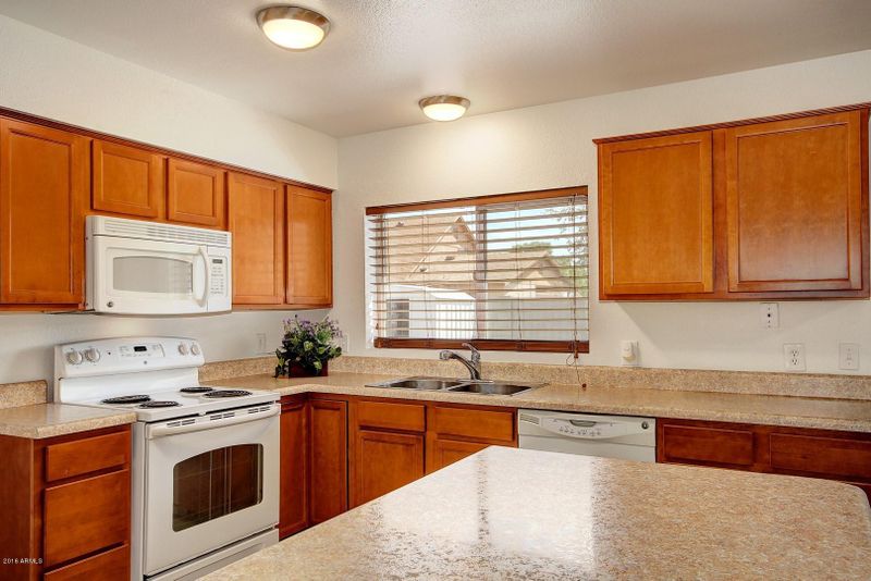6413 W Hatcher Rd, Glendale, AZ 85302