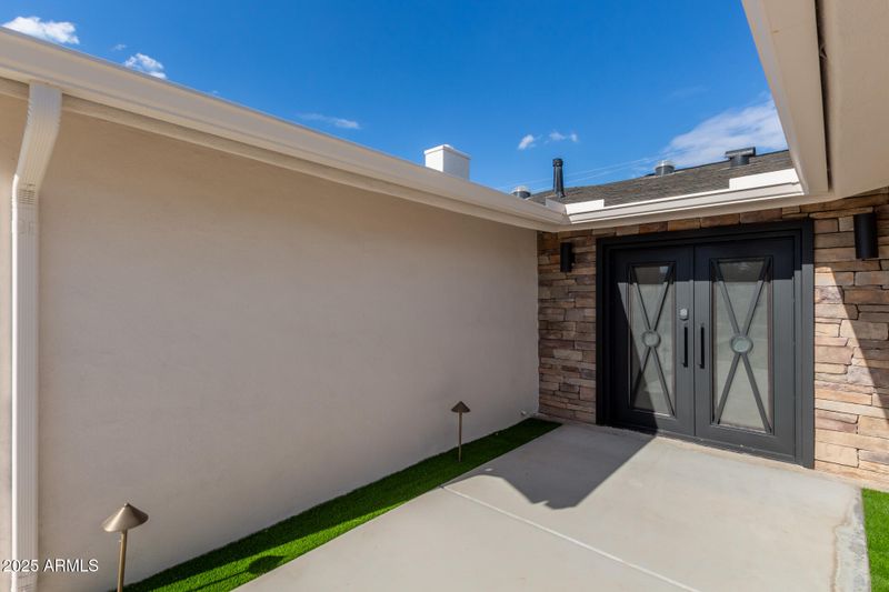 6414 E Sheridan St, Scottsdale, AZ 85257