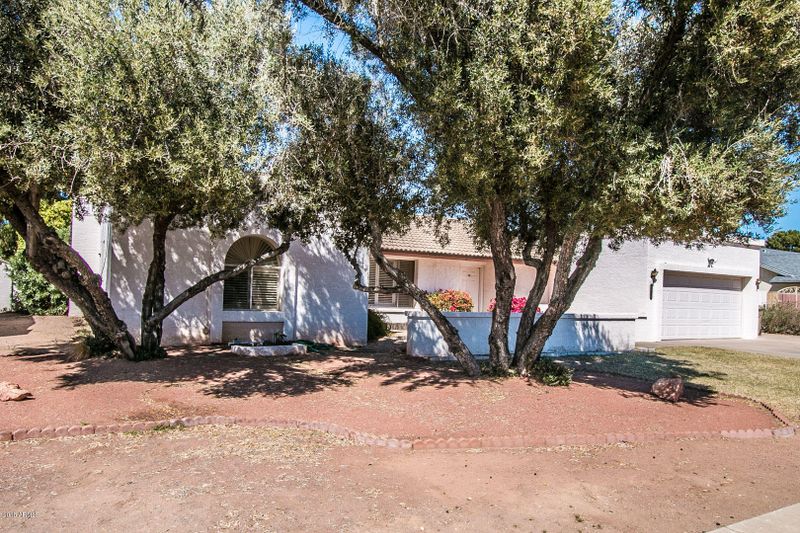 6414 W Desert Hills Dr, Glendale, AZ 85304