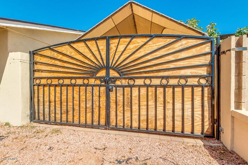 6414 W Lawrence Rd, Glendale, AZ 85301