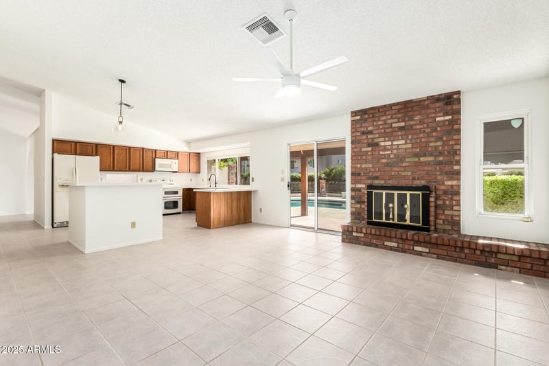 6415 Poinsettia Dr, Glendale, AZ 85304