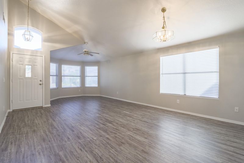 6419 W Adobe Dr, Glendale, AZ 85308