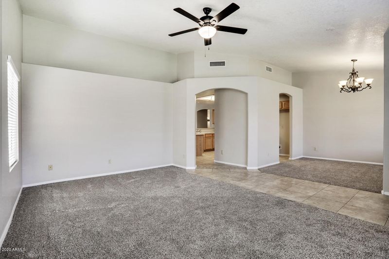 6419 W Saint John Ave, Glendale, AZ 85308