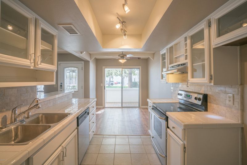 642 E Piping Rock Rd, Phoenix, AZ 85022
