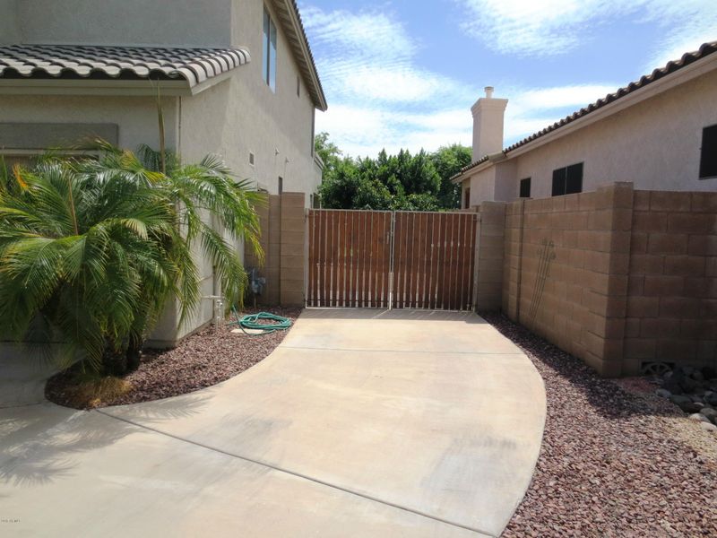 6423 W Maya Way, Phoenix, AZ 85083