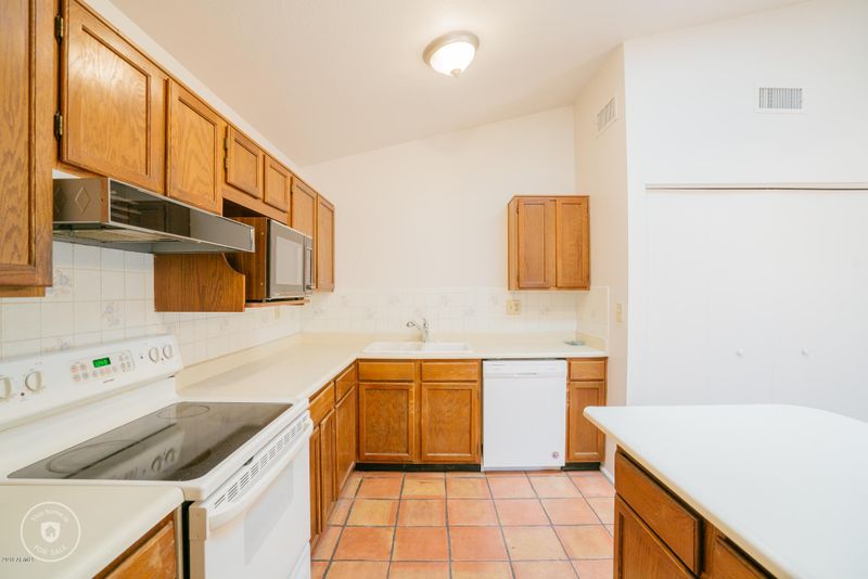 6424 W Becker Ln, Glendale, AZ 85304