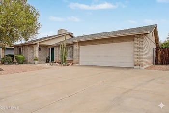6425 Mission Ln, Glendale, AZ 85302
