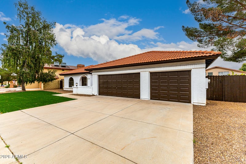 6425 Crocus Dr, Glendale, AZ 85306