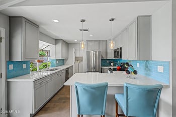 6425 Mission Ln, Glendale, AZ 85302