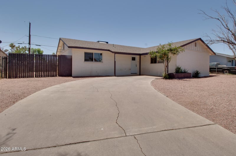 6425 W Rose Ln, Glendale, AZ 85301