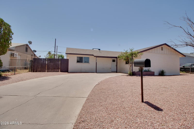 6425 W Rose Ln, Glendale, AZ 85301