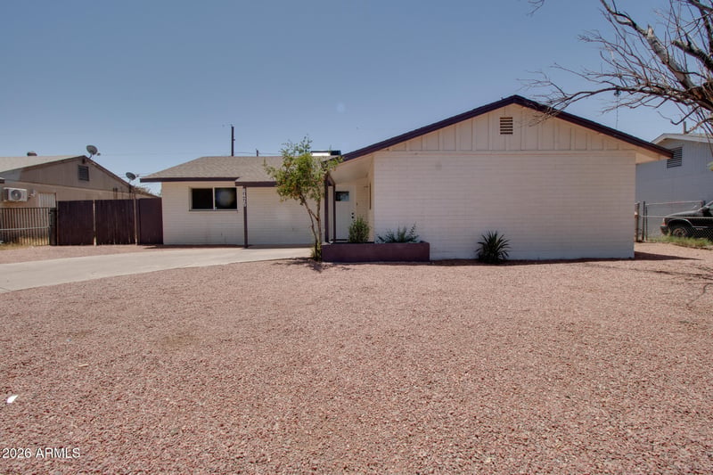 6425 W Rose Ln, Glendale, AZ 85301