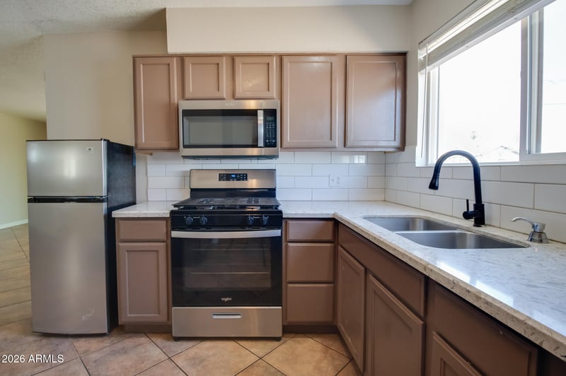 6425 W Rose Ln, Glendale, AZ 85301