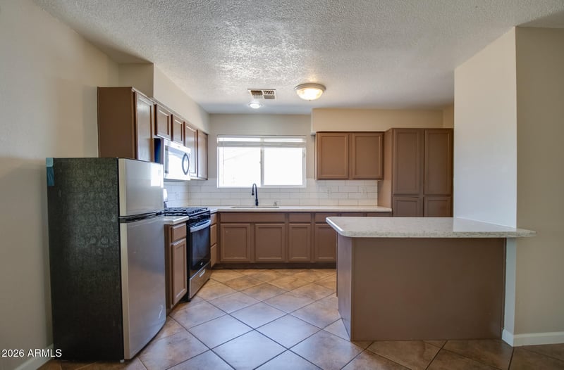 6425 W Rose Ln, Glendale, AZ 85301