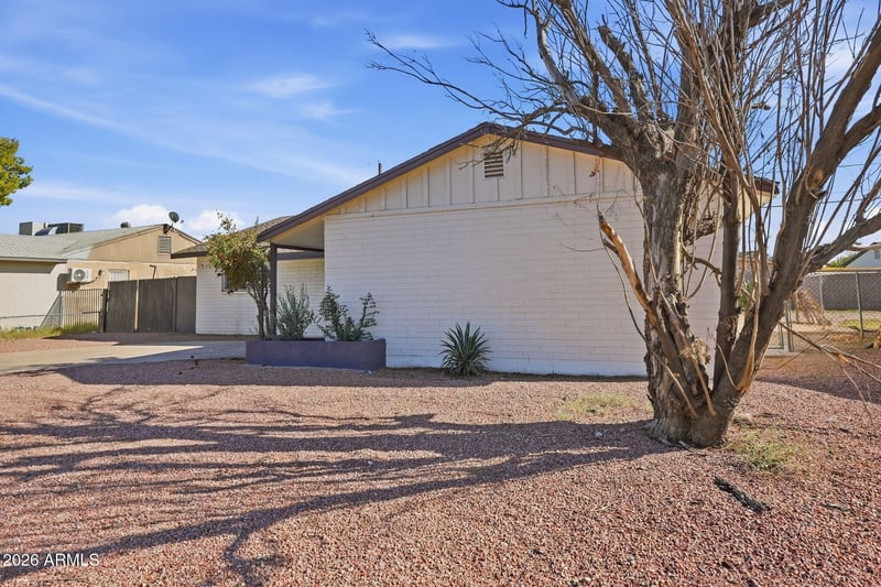 6425 W Rose Ln, Glendale, AZ 85301