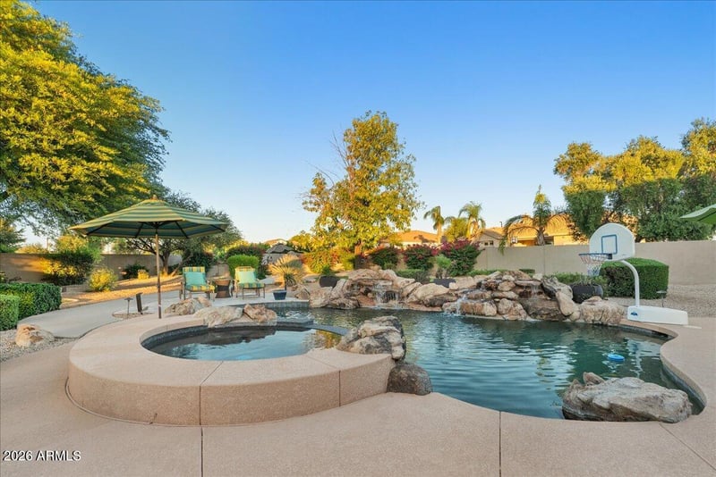 6427 S Magic Ct, Gilbert, AZ 85298