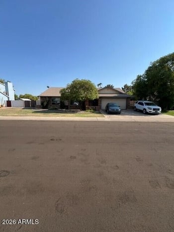 6427 W Shaw Butte Dr, Glendale, AZ 85304