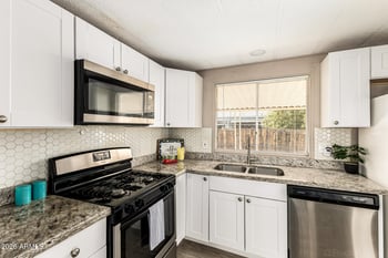 643 93rd Pl, Mesa, AZ 85208