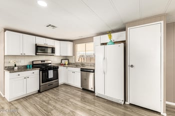 643 93rd Pl, Mesa, AZ 85208