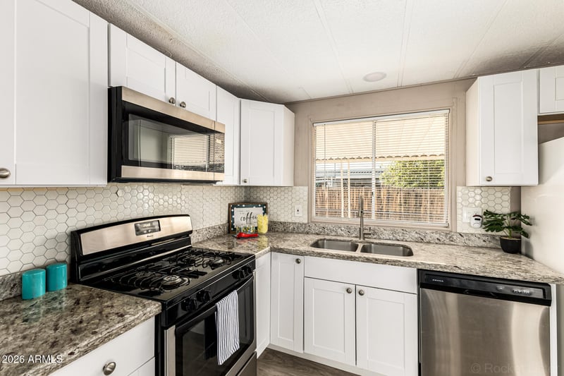643 93rd Pl, Mesa, AZ 85208