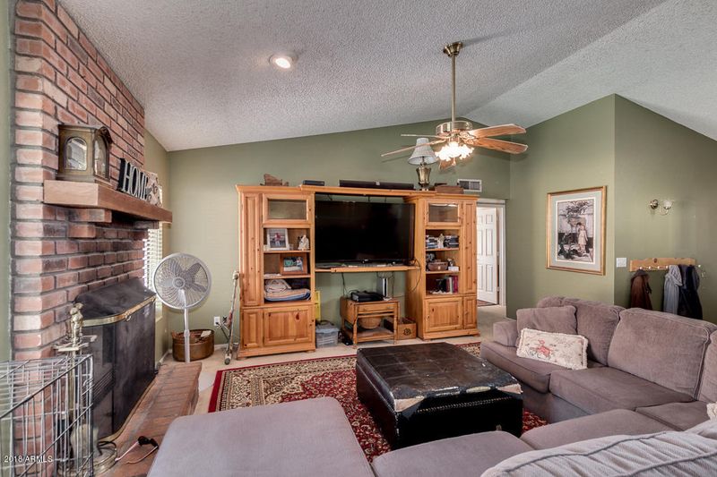 643 S Honeysuckle Ln, Gilbert, AZ 85296