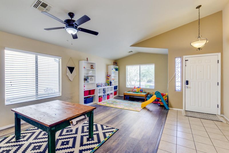 643 W Cedar Tree Dr, San Tan Valley, AZ 85143
