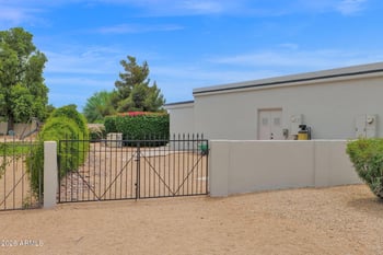 6433 Badgett Ln, Paradise Valley, AZ 85253