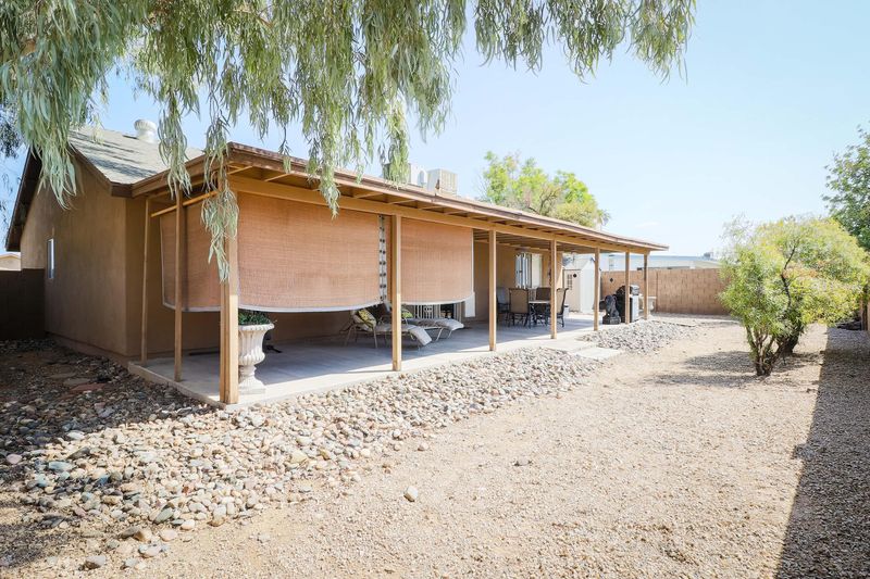 6433 W Paradise Ln, Glendale, AZ 85306