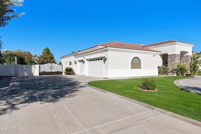 6438 W Voltaire Dr, Glendale, AZ 85304