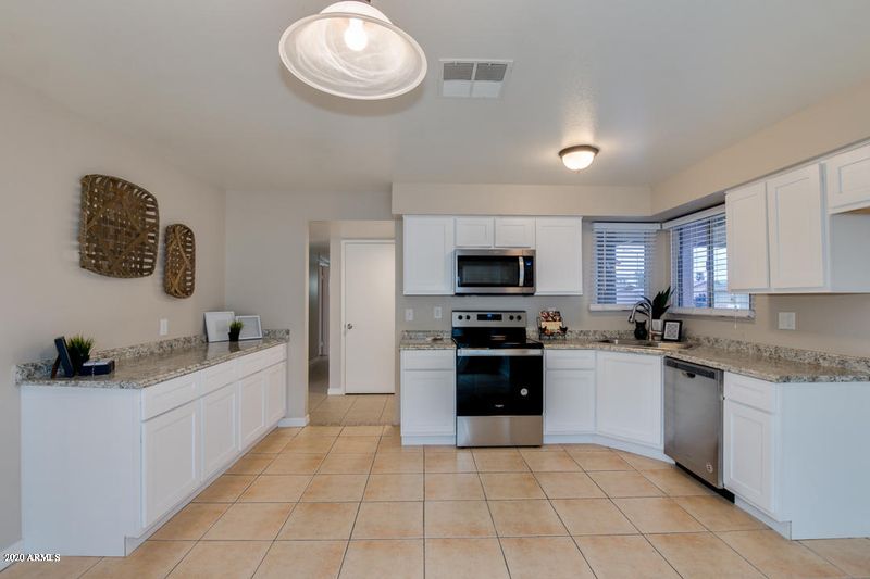 6440 W Purdue Ave, Glendale, AZ 85302