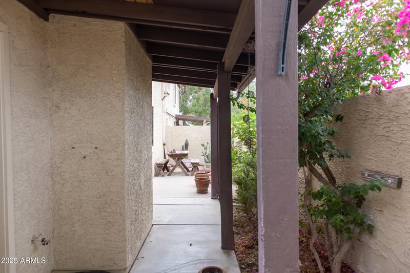 6444 Willow Dr, Tempe, AZ 85283