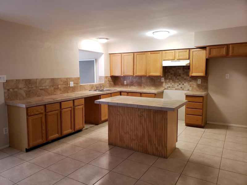 6445 W Rose Ln, Glendale, AZ 85301