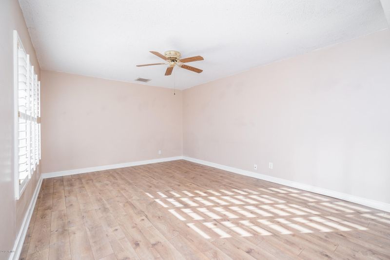 6446 W Oregon Ave, Glendale, AZ 85301