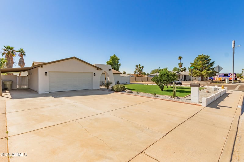 6449 Mountain View Rd, Glendale, AZ 85302