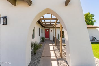 6449 Mountain View Rd, Glendale, AZ 85302