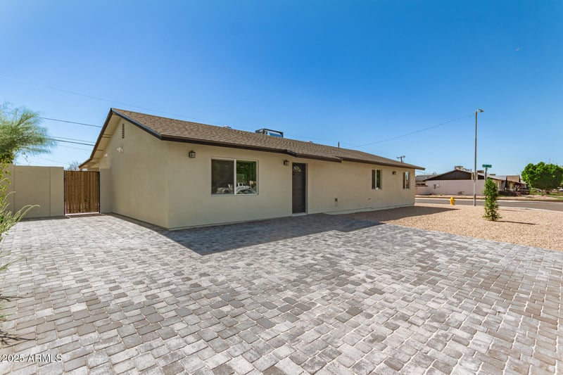 6449 Rose Ln, Glendale, AZ 85301