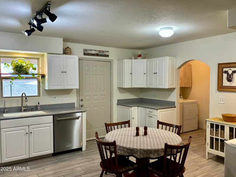 645 Mesquite Ave, Apache Junction, AZ 85119